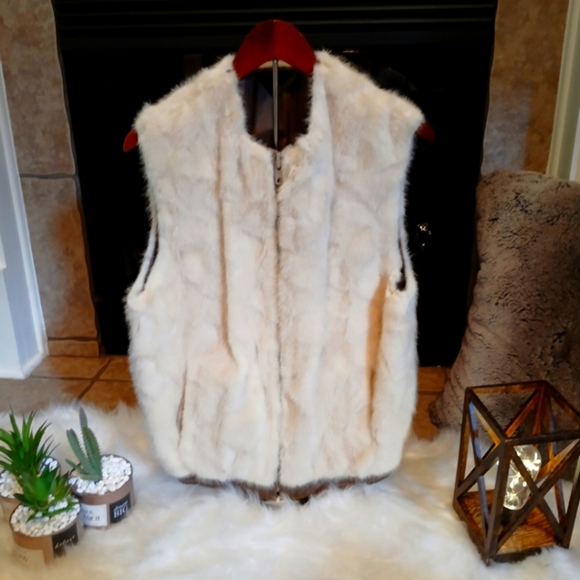 Chic Faux Fur Vest in Cream - Picture 1 of 14